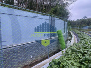 Polyhex Mesh waterproof agricultural fencing made from PET wire